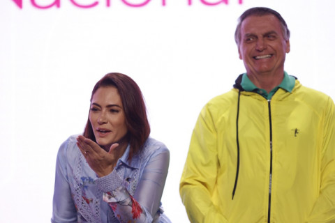 Michelle Bolsonaro se consolida como principal sucessora política do ex-presidente, aponta pesquisa