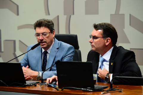 Acompanhe a PRIME RÁDIO e fique bem informado. Aproveite para curtir nossa programação. Baixe nosso App multiplataforma Acesse: www.prime.radio.br