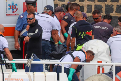 Mergulhadores recuperam quinto corpo de destroços do iate que naufragou na Itália