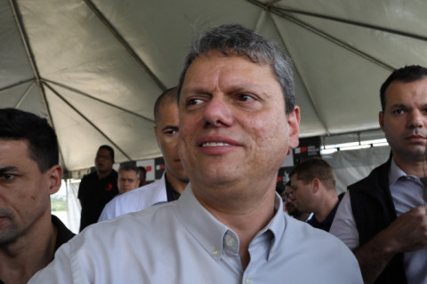 Alesp aprova projeto de Tarcísio que cria escolas cívico-militares