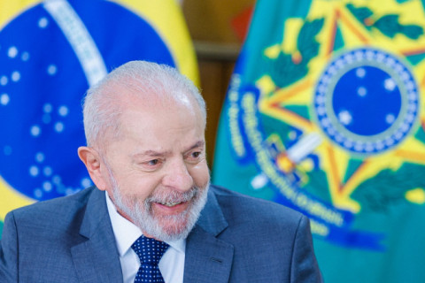 TCU libera Lula de devolver relógio de luxo que ganhou em 2005