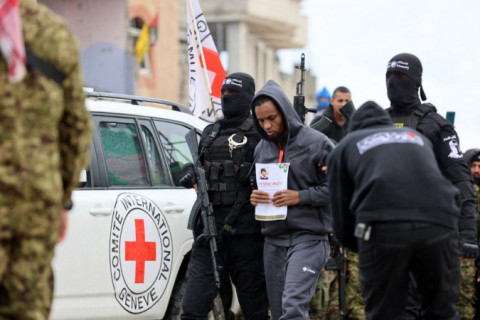 Hamas liberta últimos seis reféns previstos na primeira fase do cessar-fogo