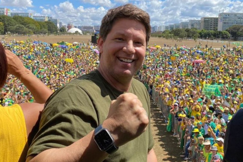 Dino dá 5 dias para deputados do PL explicarem emendas ligadas a filme de Bolsonaro