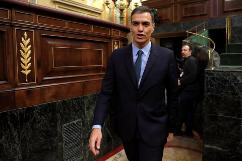 Pedro Sánchez anuncia que permanecerá no cargo de chefe de Governo da Espanha