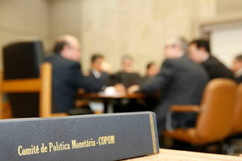 Copom inicia última reunião de 2024 com expectativa de aumento da taxa de juros