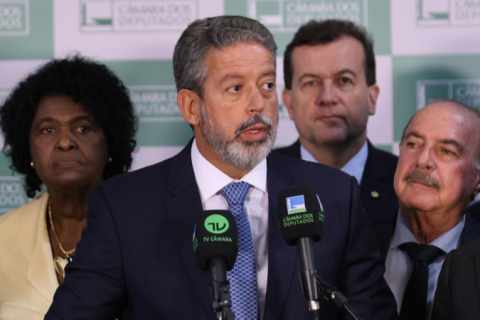 Arthur Lira alerta sobre segurança jurídica após bloqueio das contas da Starlink