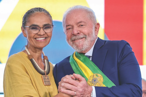 Governo Lula quer confiscar terras dos envolvidos em queimadas criminosas