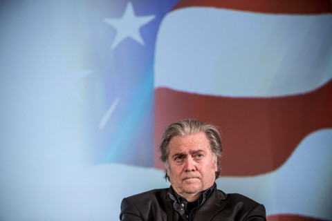 Steve Bannon, ex-conselheiro de Trump, sai da prisão às vésperas das eleições nos EUA