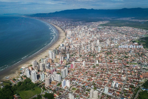 Mulher morre após ser atingida por raio no litoral de São Paulo