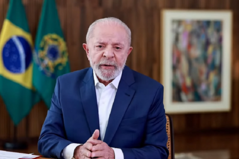 Lula mantém agenda após explosões próximas ao Planalto