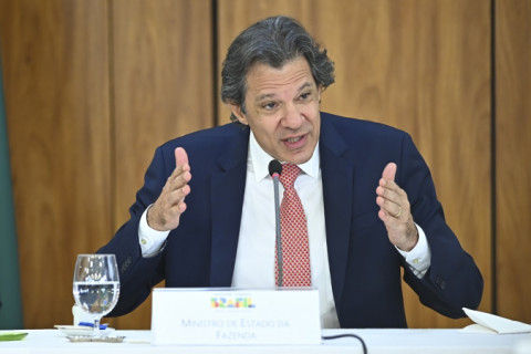 Haddad diz que governo pode repetir 2023 e revisar ‘projeções modestas’ de crescimento do PIB