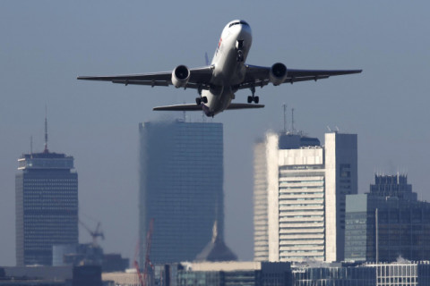 Mercado de compensação de carbono na aviação: desafios e perspectivas