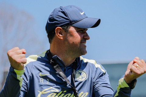 Ex-São Paulo e Seleção Brasileira é eleito o melhor do país pelo segundo ano seguido