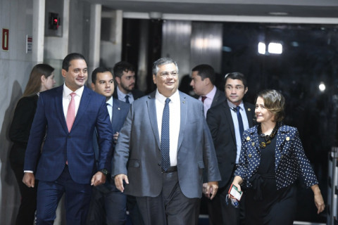 Flávio Dino vai ao Senado em busca de apoio para indicação ao STF