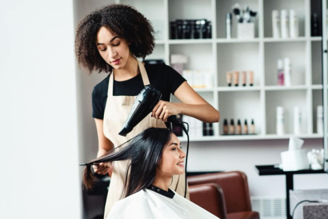 7 sinais de que seus produtos capilares estão fazendo mal à saúde