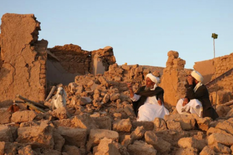 Terremotos matam mais de 2 mil pessoas no oeste do Afeganistão