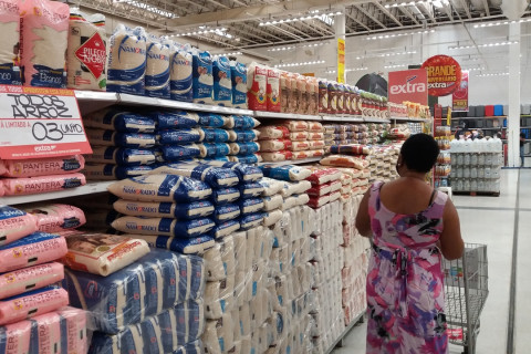 Após impasse sobre leilão, Brasil adquire 263,3 mil toneladas de arroz importado
