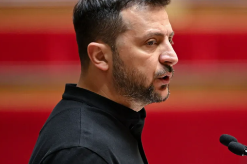 Zelensky apresenta novo “míssil drone” e chama Putin de “velho doente”