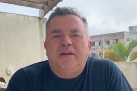 Quem sair por último, apague a luz e feche a porta.