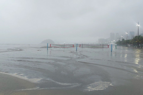 Litoral de São Paulo em alerta para ressaca e ondas de até três metros