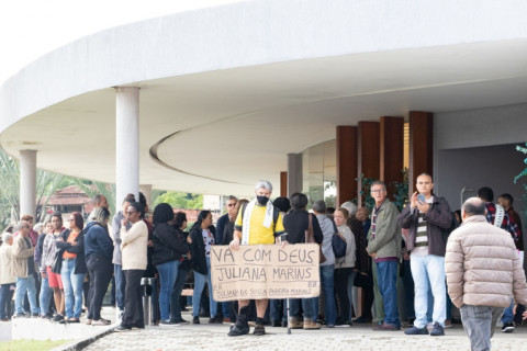 Família de Juliana Marins desiste de cremação e corpo será sepultado em Niterói (RJ)