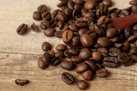 Café começa a quarta-feira (26) com queda no preço