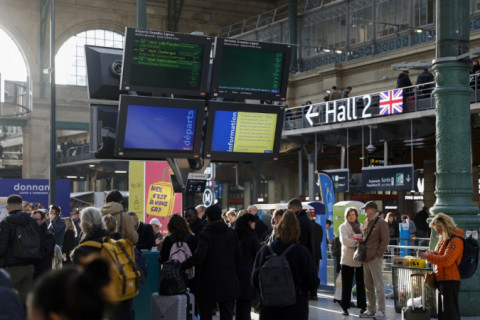 Descoberta de bomba da Segunda Guerra Mundial paralisa maior estação de trem de Paris
