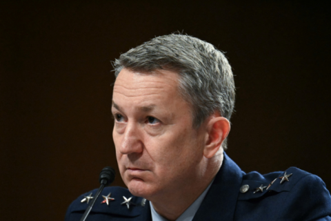 Senado americano aprova nomeação de candidato de Trump para comandar as Forças Armadas