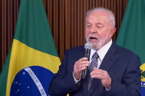 Lula assina decreto que reajusta salário mínimo para R$ 1.412