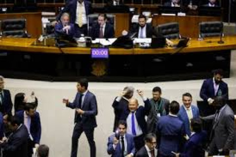 Palácio do Planalto avalia que derrubada do decreto é ilegal e estima perda de arrecadação de R$ 8 bilhões em 2025; caso a decisão seja levada para frente, crise com o Legislativo deve se acirrar