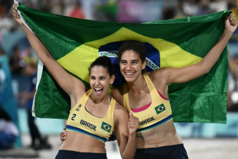 Ana Patrícia e Duda conquistam medalha de ouro no vôlei de praia em Paris 2024