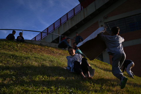 Estudantes de 18 escolas públicas de Porto Alegre retomam aulas nesta segunda