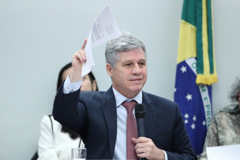 ‘Governo vai comprar perecíveis que iriam para EUA’, diz ministro do Desenvolvimento Agrário e Agricultura Familiar