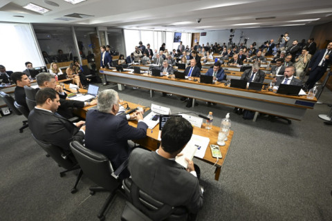 CPMI do INSS pede para depoente telefonar a piloto que trabalhou em entidade investigada