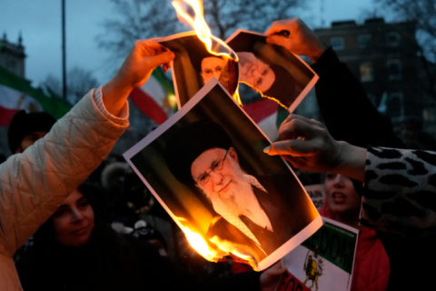 Quem era Ali Khamenei, líder supremo do Irã morto após ataques dos EUA e de Israel