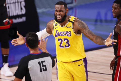 Los Angeles Lakers é vendido por US$ 10 bilhões no negócio mais valioso da história do esporte