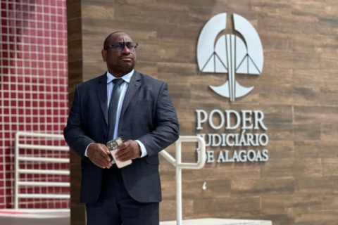 Saiba quem é o advogado com 2 milhões de seguidores acusado de agredir a namorada