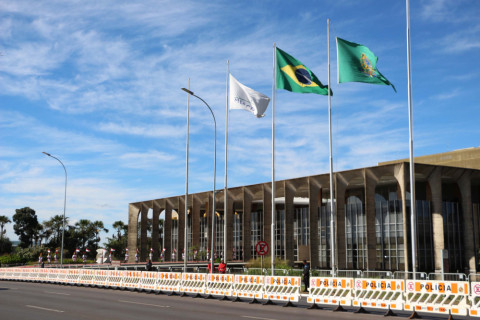 Itamaraty cobra reforços nas buscas de brasileira que desapareceu em trilha na Indonésia