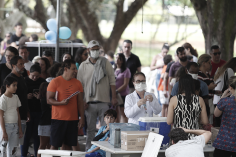 Governo Federal inicia vacinação contra dengue pelo SUS; crianças estão na faixa prioritária