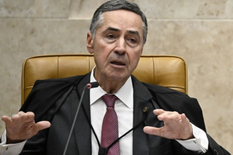 Julgamento de Bolsonaro traz ‘algum grau de tensão’ para o país, diz Barroso