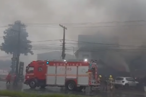 Avião cai em avenida de Gramado (RS) e deixa ao menos nove mortos