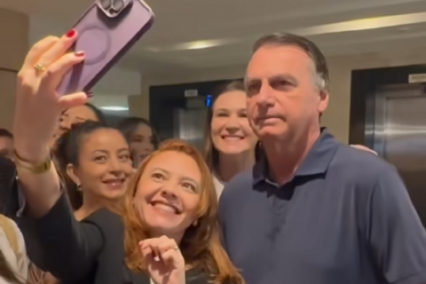 Jair Bolsonaro passa mal, cancela compromissos em Anápolis (GO) e retorna para Brasília