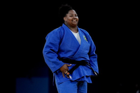 Beatriz Souza, do judô, vence israelense e conquista primeiro ouro do Brasil em Paris 2024