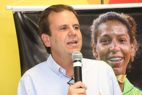 Prefeitura do Rio de Janeiro proíbe uso de celulares nas escolas municipais