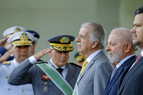 Lula vai se reunir com integrantes das Forças Armadas no Palácio do Alvorada