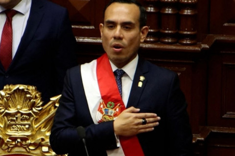 Congresso do Peru decide destituir o presidente interino José Jerí