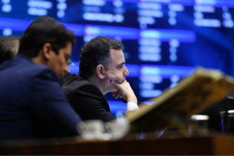 Senado brasileiro deve votar nesta terça PEC para criminalizar porte de drogas em qualquer quantidade