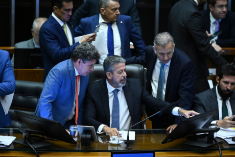 Sem quórum para aprovar PEC do ajuste fiscal, Câmara adia votação do texto-base para esta quinta